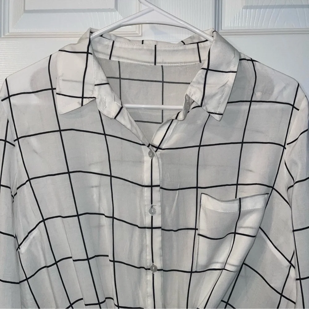 Button down top - Picture 2 of 5